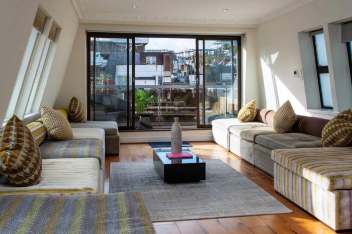 Penthouse suite with terrace overlooking Mayfair